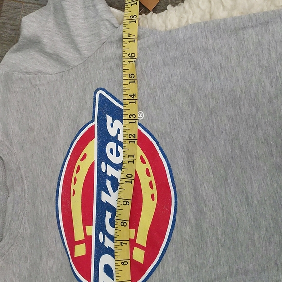 DICKIES Horseshoe Raw Hem Graphic Tee ~ NWT - Picture 6 of 7